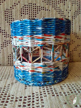 Заредете изображение във визуализатора на галерията – Панер Плетен Тръбички от Хартия #1