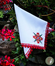 Заредете изображение във визуализатора на галерията – Бродирана Декоративна Памучна Кърпичка Българска Бродерия  #4

