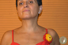 Заредете изображение във визуализатора на галерията – Шнола-Брошка Плетени Цветя #3
