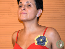 Заредете изображение във визуализатора на галерията – Шнола-Брошка Плетени Цветя #2
