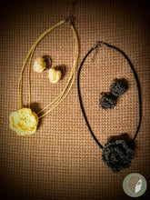 Заредете изображение във визуализатора на галерията – Издание &quot;Бургундово Цвете&quot;  Комплект Колие + Обеци  Плетени
