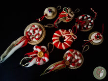 Заредете изображение във визуализатора на галерията – Pletitsa &quot;Семейна картина&quot; Мартеница M #2
