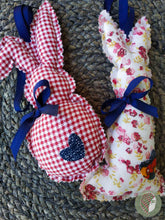 Заредете изображение във визуализатора на галерията – &quot;Заек&quot; Кариран Великденски Герой Памучна Играчка
