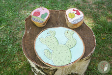 Заредете изображение във визуализатора на галерията – &quot;Кактус Червен&quot; Дървена Рисувана Плочка Кръг L #13
