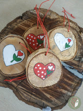 Заредете изображение във визуализатора на галерията – Дървена Рисувана Плочка Кръг S #9
