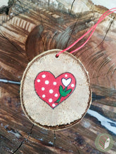 Заредете изображение във визуализатора на галерията – Дървена Рисувана Плочка Кръг S #9
